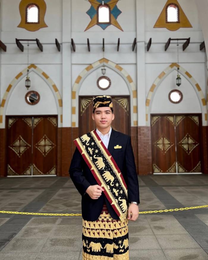 Trải nghiệm mặc trang phục truyền thống Malaysia khi du lịch