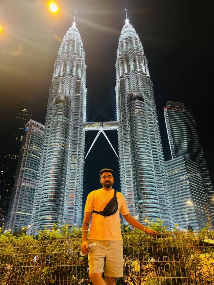 Tháp đôi Petronas – Chạm tay vào biểu tượng chọc trời giữa lòng Malaysia