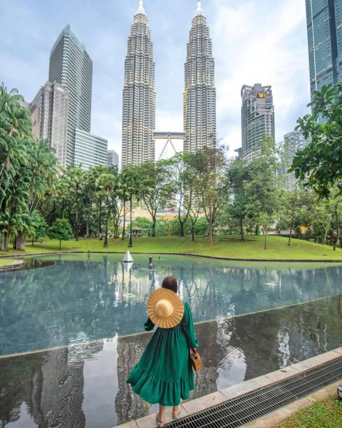 Tháp đôi Petronas – Chạm tay vào biểu tượng chọc trời giữa lòng Malaysia